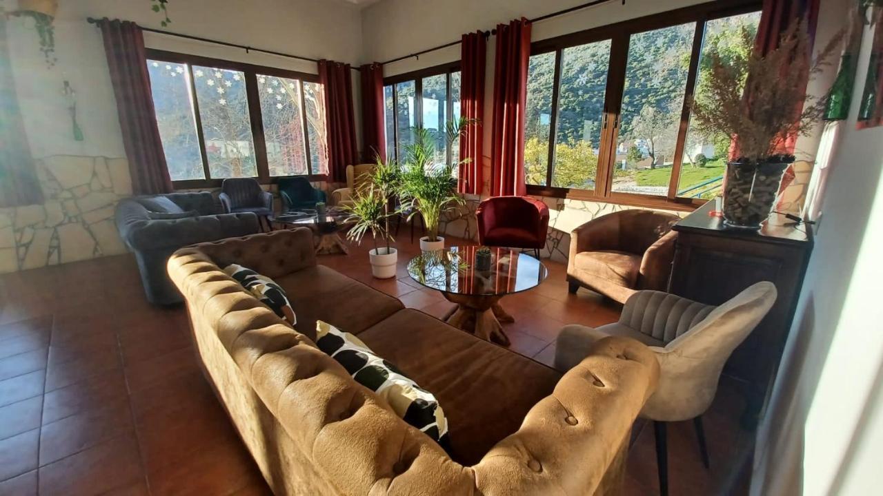 Hotel Rural & Restaurante Las Camaretas Cortes de la Frontera Ngoại thất bức ảnh