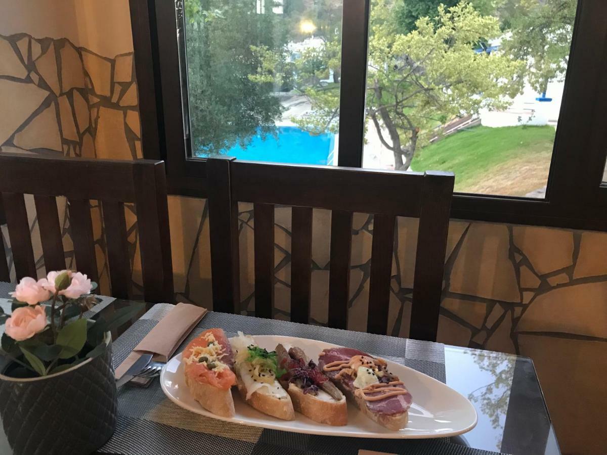 Hotel Rural & Restaurante Las Camaretas Cortes de la Frontera Ngoại thất bức ảnh